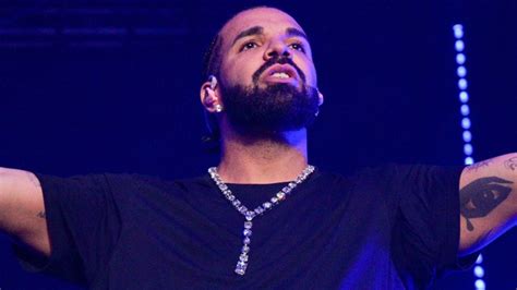 Drake's New Necklace Has 42 Diamonds for Each Time He Almost Proposed