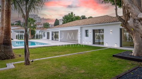 Villas Y Chalets En Primera L Nea De Golf En Venta En Guadalmina Alta