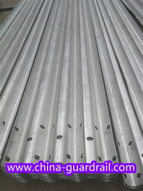 Road Cestno Ograje Hot Dip Galvanized W Beam Highway Guardrails China