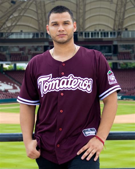 Casaca Oficial Tomateros de Culiacán Guinda Blanco Caballero en 2022