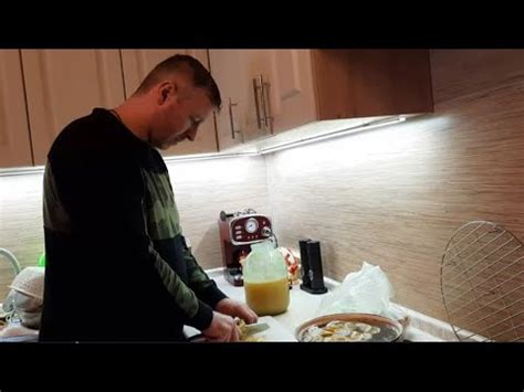 ЮРА ГОТОВИТ ИМБИРНЫЙ НАПИТОК И ТОПИТ БАНЮ. - YouTube