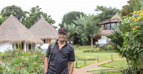 L Ancien Sportif De Tennis Yannick Noah Dans Son Village Noah