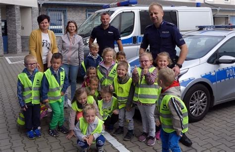 Przedszkolaki Z Prudnika Odwiedzi Y Policjant W Najm Odsi M In