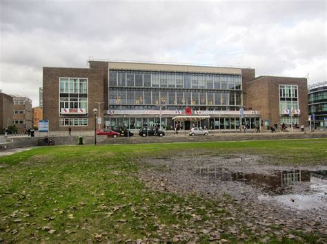 welsh buildings: Swansea University Campus