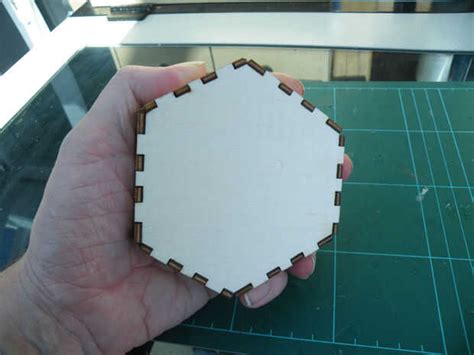 Cómo hacer una caja Hexagonal de Cuboid planes Paso 7 Corte askix