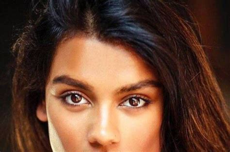 Atriz de Sex education é confirmada na segunda temporada de Bridgerton