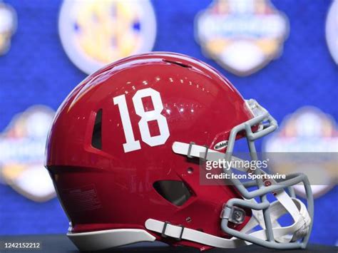 319 Alabama Crimson Tide Helmet Stock Photos, High-Res Pictures, and ...