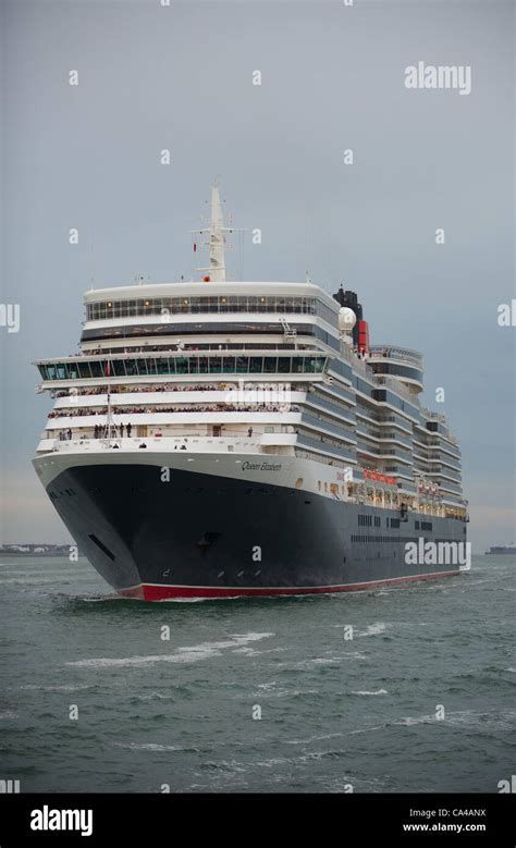 Southampton Uk The Three Cunard Cruise Ships Queen Elizabeth Queen