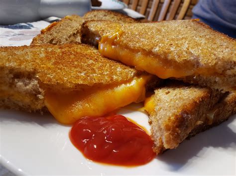 Ooey Gooey Grilled Cheese Sandwiches Dining And Cooking