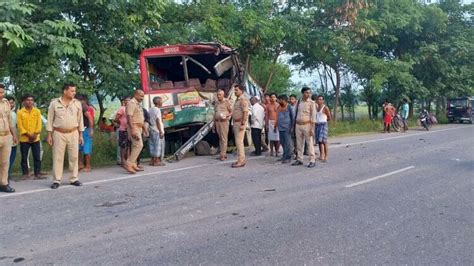 A Truck Hits A Bus On Lucknow Bahraich State Highway In Bahraich