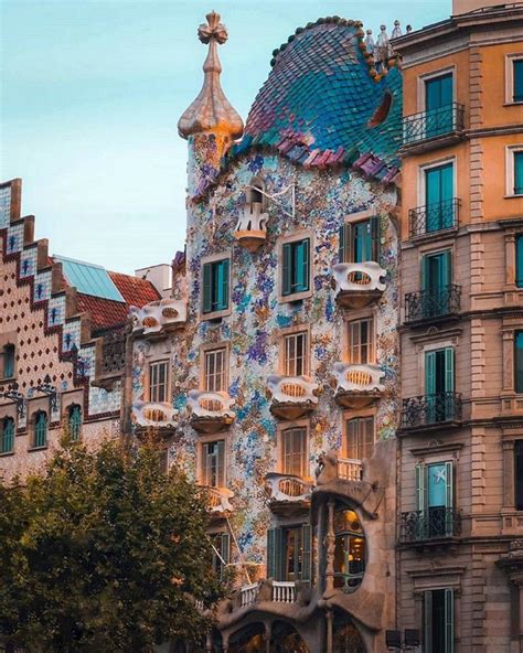 Solve Casa Batll Gaud Barcelona Jigsaw Puzzle Online With Pieces