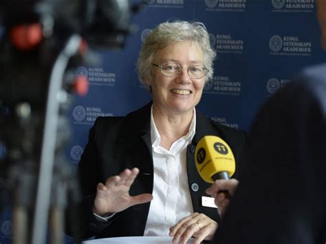 Anne LHuillier reçoit le Prix Nobel de médecine 2023 Visible media