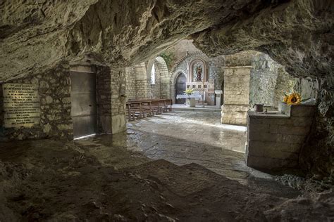 La Grotta Di San Michele Arcangelo Guida Turistica Del Molise