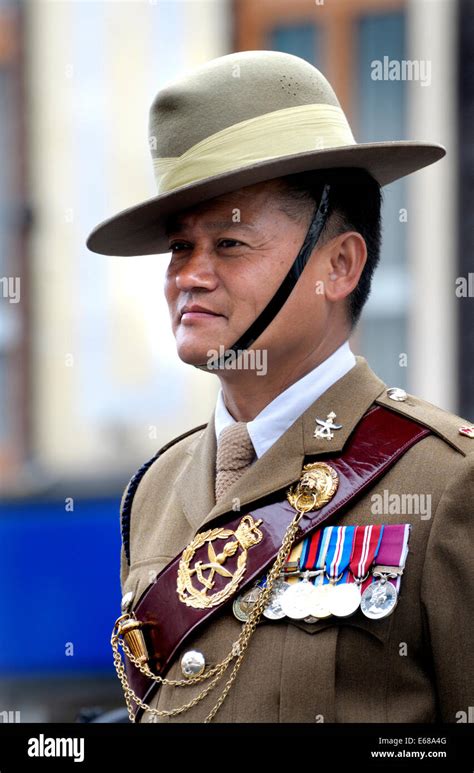 Gurkha Soldaten Mit Uniform Und Medaillen Maidstone Kent England