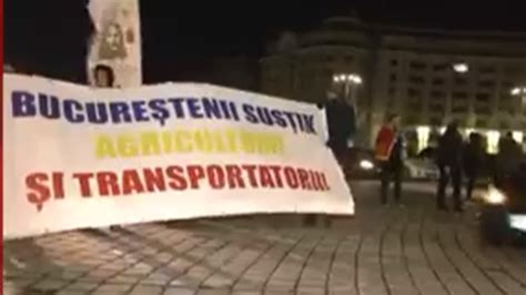 Protest N Bucure Ti Palatul Parlamentului Ncercuit De Tineri Care