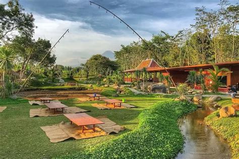 10 Tempat Makan Di Jogja Keren Sajikan Suasana Alam Pedesaan Hallo