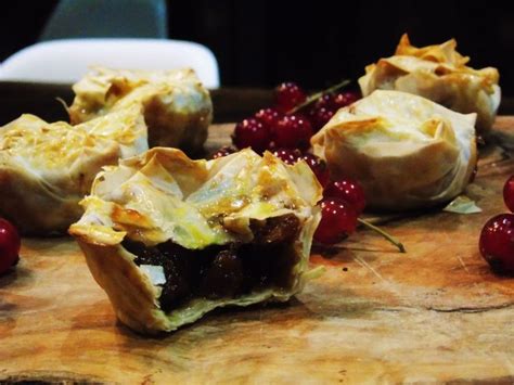 Low Syn Filo Pastry Mince Pies | Recipe | Slimming world mince pies ...