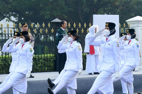 Foto Presiden Joko Widodo Lepas Kirab Merah Putih