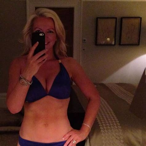 Hot Sexy Michelle Mone Bikini Pics