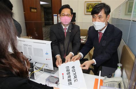 野 부산 15명 ‘가덕도신공항 특별법 與보다 먼저 발의주호영 “논의없이 발의 질책” 헤럴드경제