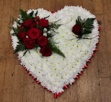 Heart White Based Chrysanthemums Buy Online Or Call 01332 293543