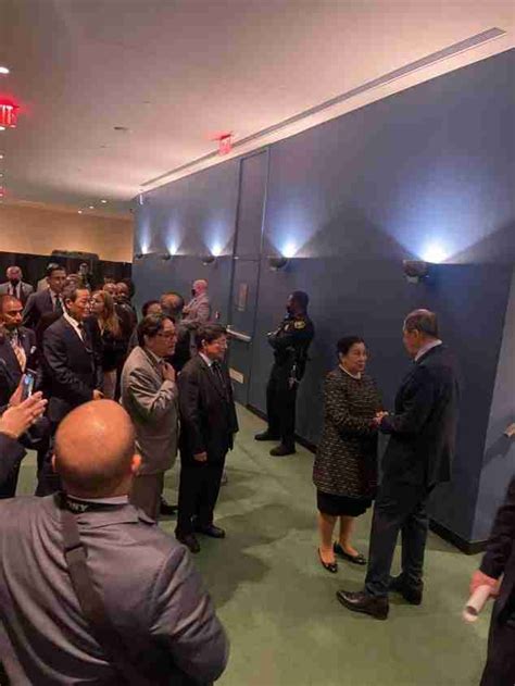 Cosa Ci Racconta La Foto Dei Diplomatici In Fila Per Salutare Lavrov