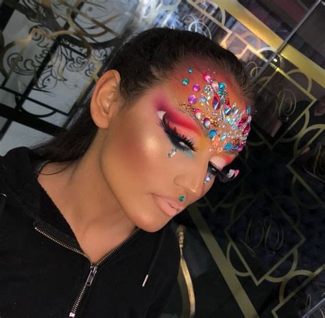 Ъεℓℓค Ъℓεรรε Plouise makeup academy Carnival face paint