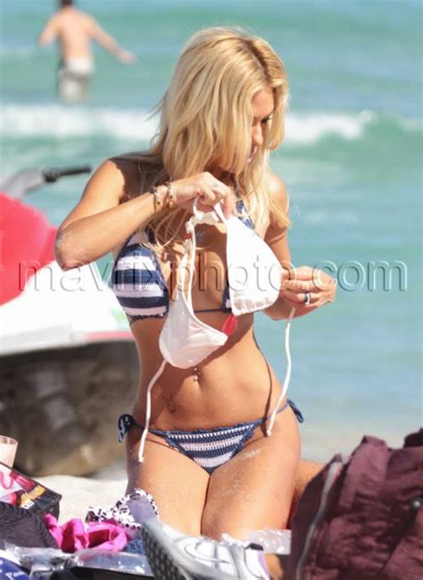 Hot Sexy Shauna Redford Bikini Pics