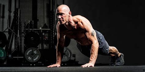 Bobby Maximus Hosts a Tough 10-Minute Workout Using Bodyweight