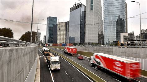 Fuerte Choque De Camiones En El Paseo Del Bajo Un Conductor Est Grave