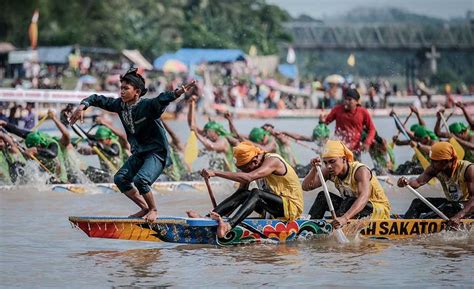 Festival Pacu Jalur Di Kuantan Singingi Riau Mampu Tingkatkan Jumlah