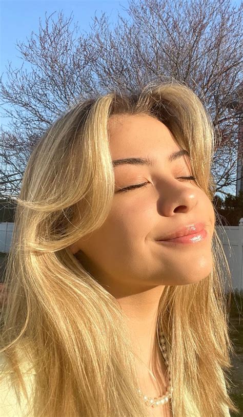 Cute Hairstyles With Curtain Bangs Golden Blonde Hair Color With Soft Bangs