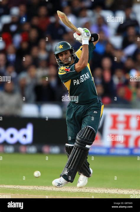 Pakistans Shoaib Malik Hits Out Hi Res Stock Photography And Images Alamy