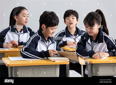 Chinese Students Learning In Classroom Stock Photo Alamy