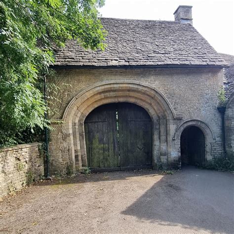 Abbey Gate House » Cotswolds audio guide app » VoiceMap