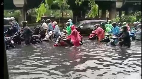 Banjir Di Cengkareng Sejumlah Ruas Jalan Masih Terendam Banjir Hingga