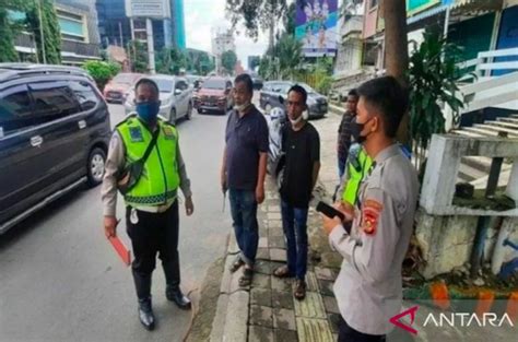 Korban Tewas Kecelakaan Maut Minibus Vs Motor Di Jalan Jenderal