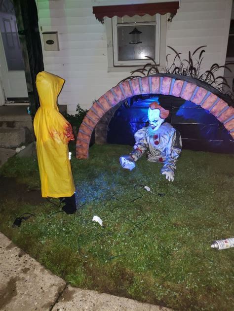 Pennywise New Home With Light Halloween Outside Scary Halloween