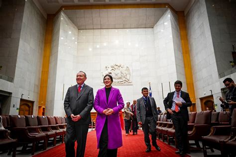 Presidentes de ambas Cámaras del Congreso Nacional recorren el Salón de