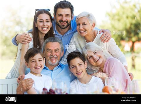 Plaisir En Famille Avec Les Grands Parents Banque De Photographies Et D