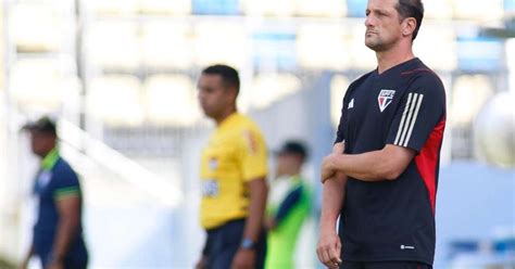 J Eliminado S O Paulo Vence Goi S Gol No Fim E Dois A Menos Pelo