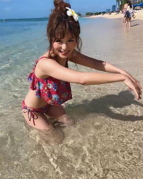 伊藤実祐さんのインスタグラム動画 伊藤実祐instagram 「 ハワイ投稿一発目、 とりあえずの Movie 🎬🌺🌴😎🌈 いつの間に撮ってたん のやつ。 知らん間 携帯入って