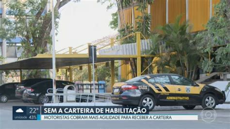 Vídeo Motoristas reclamam da demora em receber a CNH DF2 G1