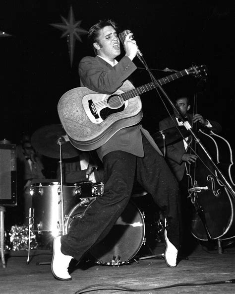 23 Iconic Pictures Of Rock N Roll S Greatest Performers Elvis