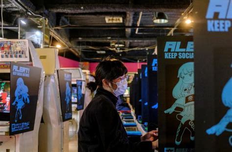 Au Japon Les Salles D Arcade Au Bord Du Game Over L Essentiel