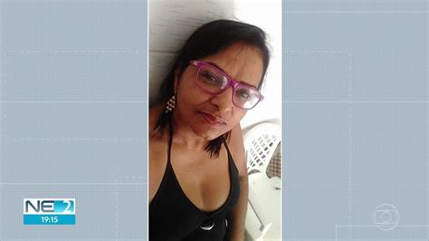 Mulher é encontrada morta em canal e polícia prende companheiro dela