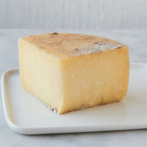 Pecorino Oro Antico An Earthy Crumbly Sheep’s Milk Cheese Murray S Cheese