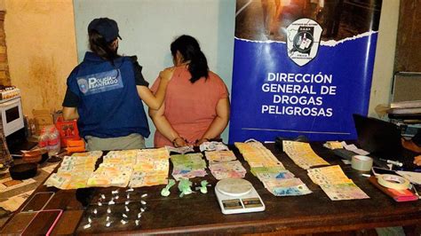 Detienen A Una Mujer Con Envoltorios De Coca Na Y Medio Mill N De