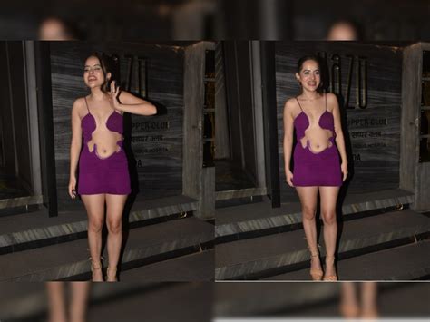 Sexy Seductive Urfi Javed Without Bra Wears Bold Revealing Dress Uorfi Shows Sizzling Body In