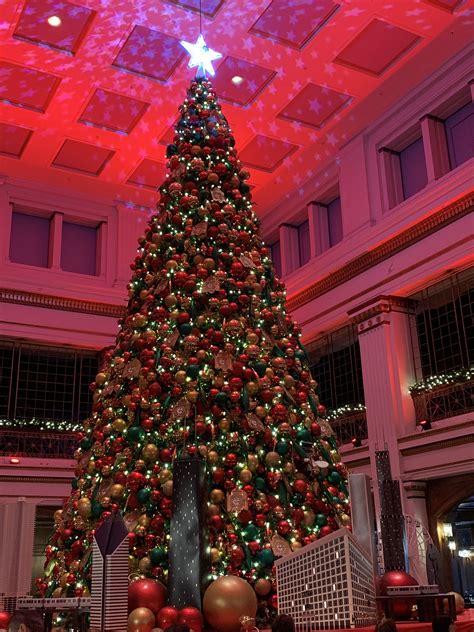 The Great Tree, Walnut Room, Macy’s Chicago | Holiday decor, Tree, Holiday